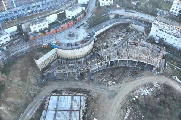 Shtepi ne shitje Apartament ne Tirane, 1+1, Mobilimi Bosh, pa mobiluar, Pagesa 118,500  Euro.