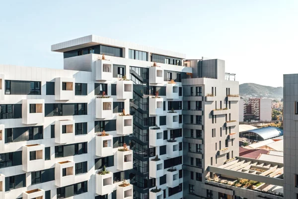 Shtepi ne shitje Apartament ne Tirane, 2+1, Mobilimi Bosh, pa mobiluar, Pagesa 271,400  Euro.