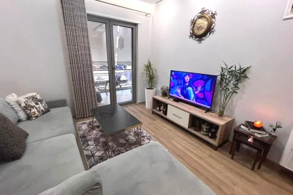 Shtepi ne shitje Apartament ne Tirane, 1+1, Mobilimi E mobiluar, Pagesa 250,000  Euro.