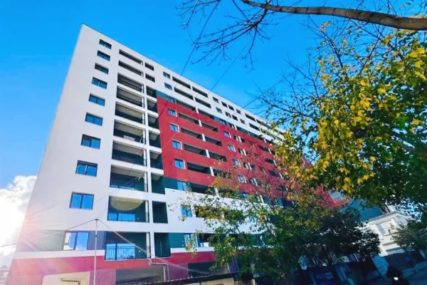 Shtepi ne shitje Apartament ne Tirane, 2+1, Mobilimi Bosh, pa mobiluar, Pagesa 199,000  Euro.