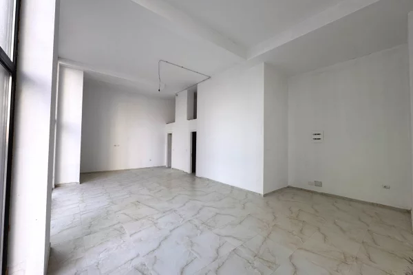 Ambient biznesi me qera 1+1 ne Tirane - 120,000 Leke