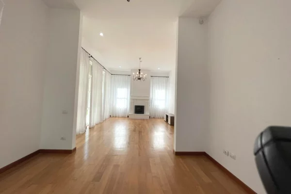 Luxury villas for rent in Tirana 4+1, Furnished