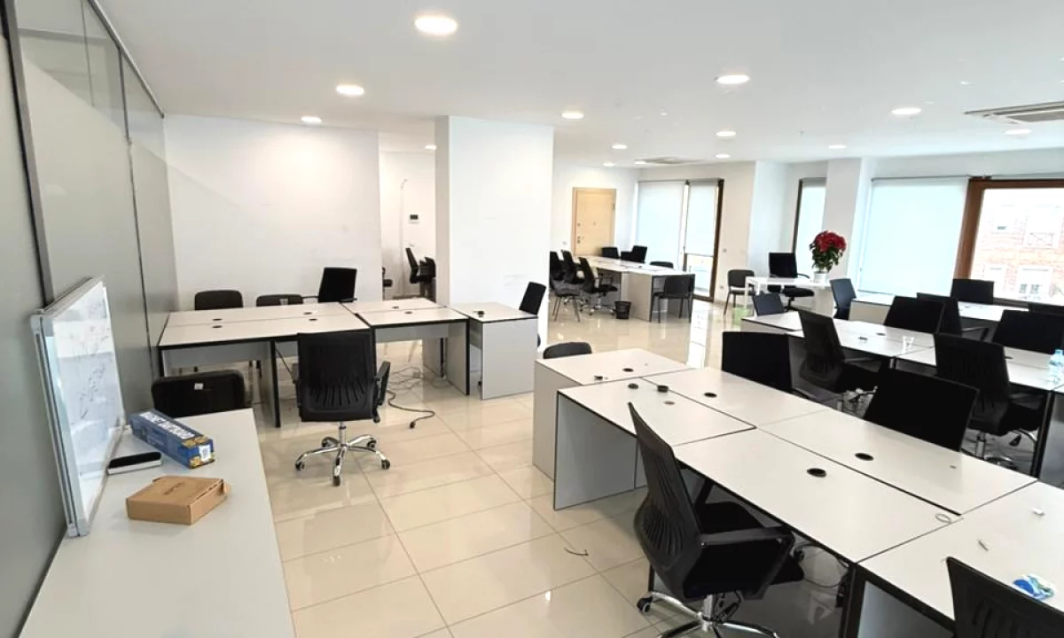 📣Zyre me Qira te Kompleksi Delijorgji, Rruga Kavajes!