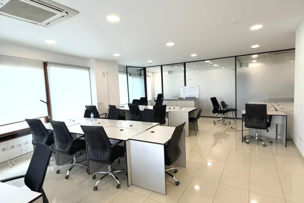 Ambient biznesi me qera 3+1 ne Tirane - 250,000 Leke