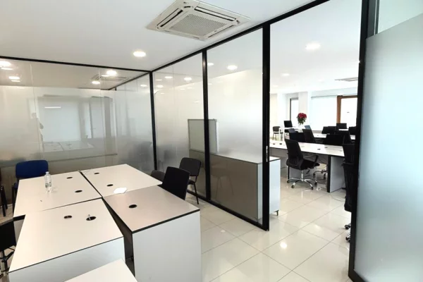 Ambient biznesi me qera 3+1 ne Tirane - 250,000 Leke