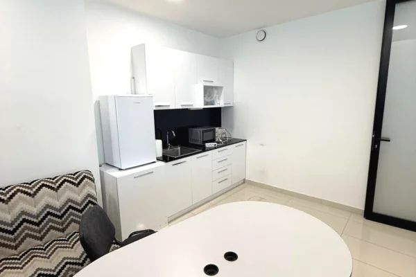 📣Zyre me Qira te Kompleksi Delijorgji, Rruga Kavajes!