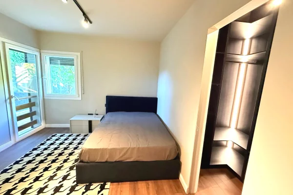 Shtepi ne shitje Apartament ne Tirane, 3+1, Mobilimi E mobiluar, Pagesa 500,000  Euro.