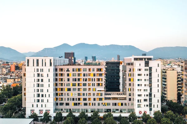 Ambient biznesi ne shitje 3+1 ne Tirane - 1,225,000 Euro