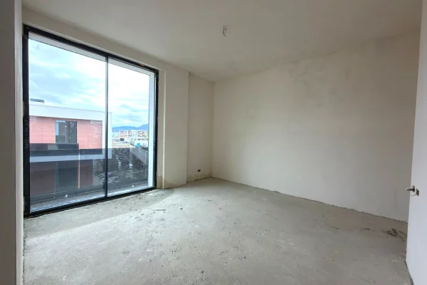 Shtepi ne shitje Penthose(kati i fundit panoramik) ne Tirane, 3+1, Mobilimi Bosh, pa mobiluar, Pagesa 1,100,000  Euro.