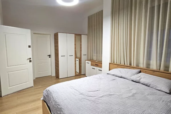 Shtepi me qera Vila Luksoze ne Tirane, 4+1, Mobilimi E mobiluar, Pagesa 2,500  Euro.