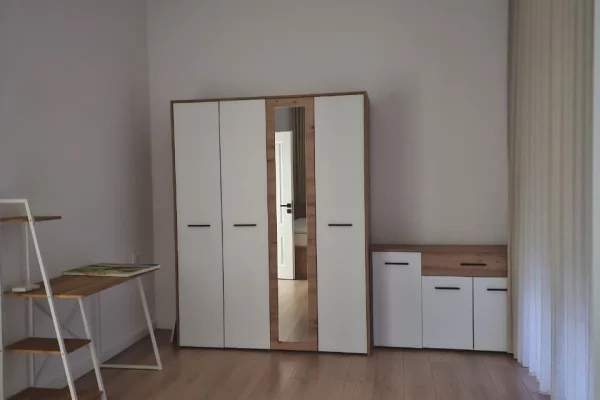 Shtepi me qera Vila Luksoze ne Tirane, 4+1, Mobilimi E mobiluar, Pagesa 2,500  Euro.