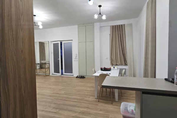 Shtepi me qera Vila Luksoze ne Tirane, 4+1, Mobilimi E mobiluar, Pagesa 2,500  Euro.