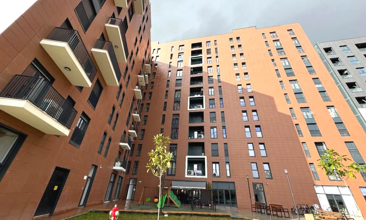 Shtepi ne shitje Apartament ne Tirane, 2+1, Mobilimi Bosh, pa mobiluar, Pagesa 205,800  Euro.