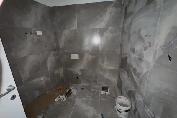 Shtepi ne shitje Apartament ne Tirane, 2+1, Mobilimi Bosh, pa mobiluar, Pagesa 205,800  Euro.