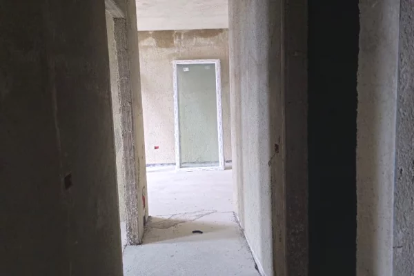 Shtepi ne shitje Apartament ne Tirane, 2+1, Mobilimi Bosh, pa mobiluar, Pagesa 104,600  Euro.