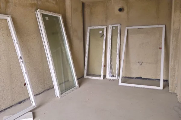 Shtepi ne shitje Apartament ne Tirane, 2+1, Mobilimi Bosh, pa mobiluar, Pagesa 104,600  Euro.