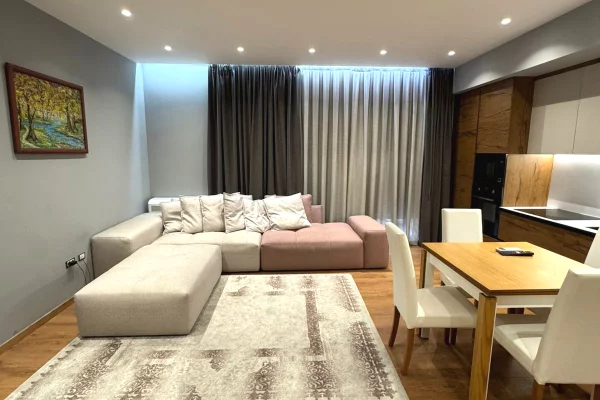 Shtepi me qera Apartament ne Tirane, 1+1, Mobilimi E mobiluar, Pagesa 950  Euro.