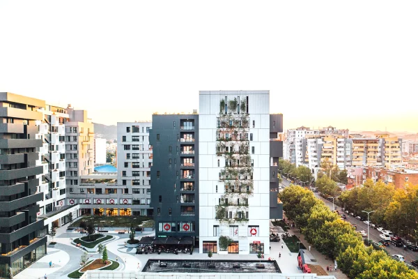 Shtepi ne shitje Apartament ne Tirane, Garsoniere, Mobilimi Bosh, pa mobiluar, Pagesa 134,000  Euro.