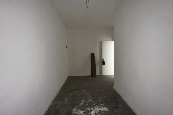 Appartamento in vendita a Tirana 2+1, Vuoto
