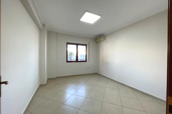 ☄️Jepet Apartament 2+1 me Qira per Zyre te Rruga Kavajes!