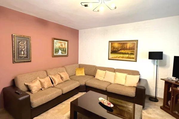 Casa privata/Indipendente in affitto a Tirana 2+1, Arredato