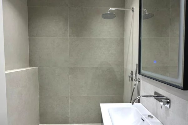 Appartamento in vendita a Tirana 2+1, Vuoto