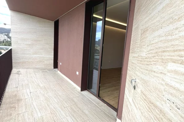 Appartamento in vendita a Tirana 2+1, Vuoto