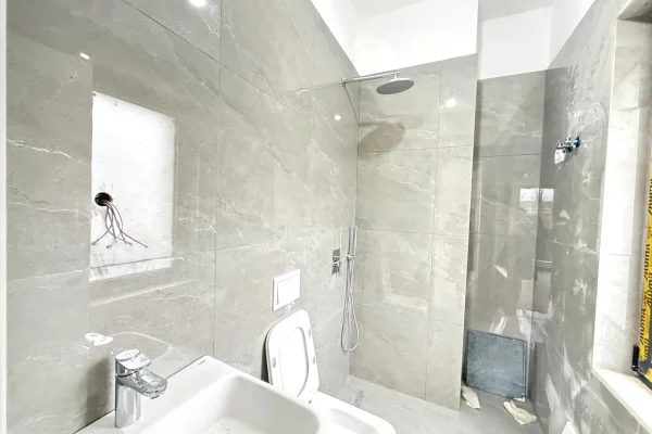 ☄️Jepet apartament me qira per Zyre te Rruga e Barrikadave, Tirane📍