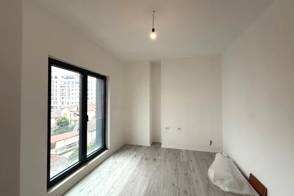 ☄️Jepet apartament me qira per Zyre te Rruga e Barrikadave, Tirane📍