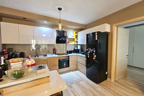 Shtepi ne shitje Apartament ne Tirane, 2+1, Mobilimi E mobiluar, Pagesa 223,000  Euro.