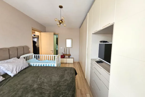 Shtepi ne shitje Apartament ne Tirane, 2+1, Mobilimi E mobiluar, Pagesa 223,000  Euro.