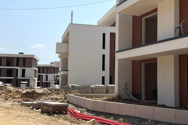 Shtepi ne shitje Apartament ne Tirane, 2+1, Mobilimi Bosh, pa mobiluar, Pagesa 288,000  Euro.