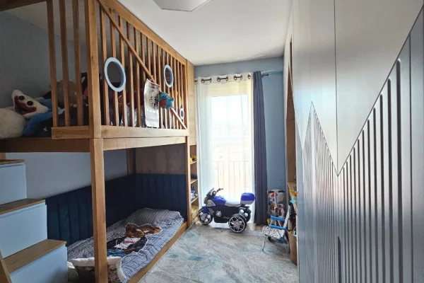 Shtepi ne shitje Apartament ne Tirane, 2+1, Mobilimi E mobiluar, Pagesa 212,000  Euro.