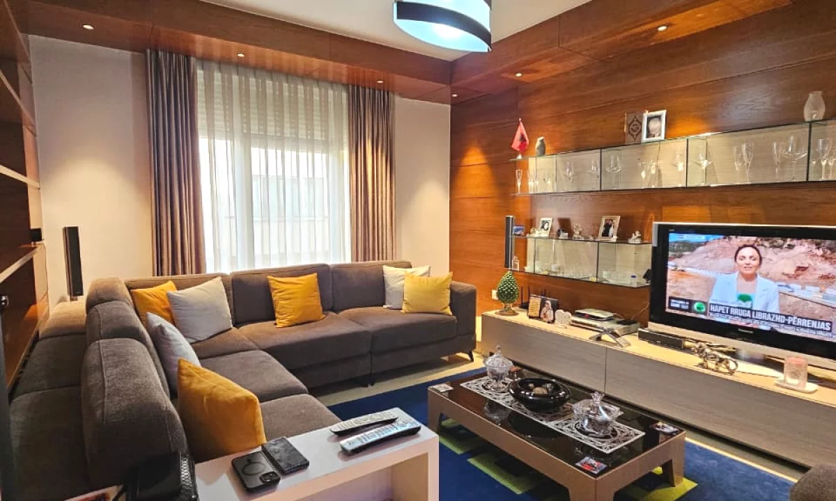 Appartamento in vendita a Tirana 3+1, Arredato