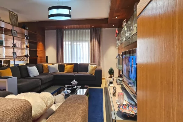 Appartamento in vendita a Tirana 3+1, Arredato