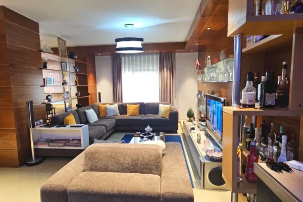 Appartamento in vendita a Tirana 3+1, Arredato