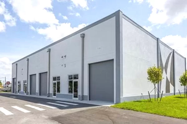 Ambient biznesi ne shitje 4+1 ne Tirane - 1,200,000 Euro