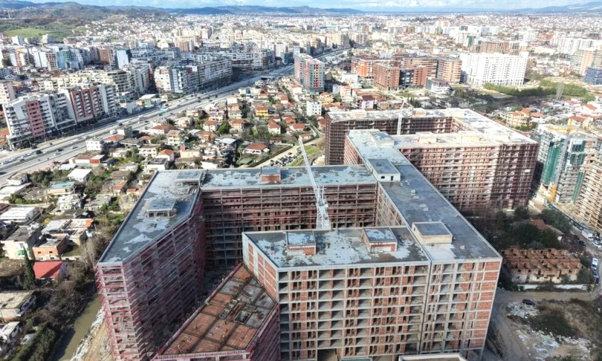 Shtepi ne shitje Apartament ne Tirane, 2+1, Mobilimi Bosh, pa mobiluar, Pagesa 257,500  Euro.
