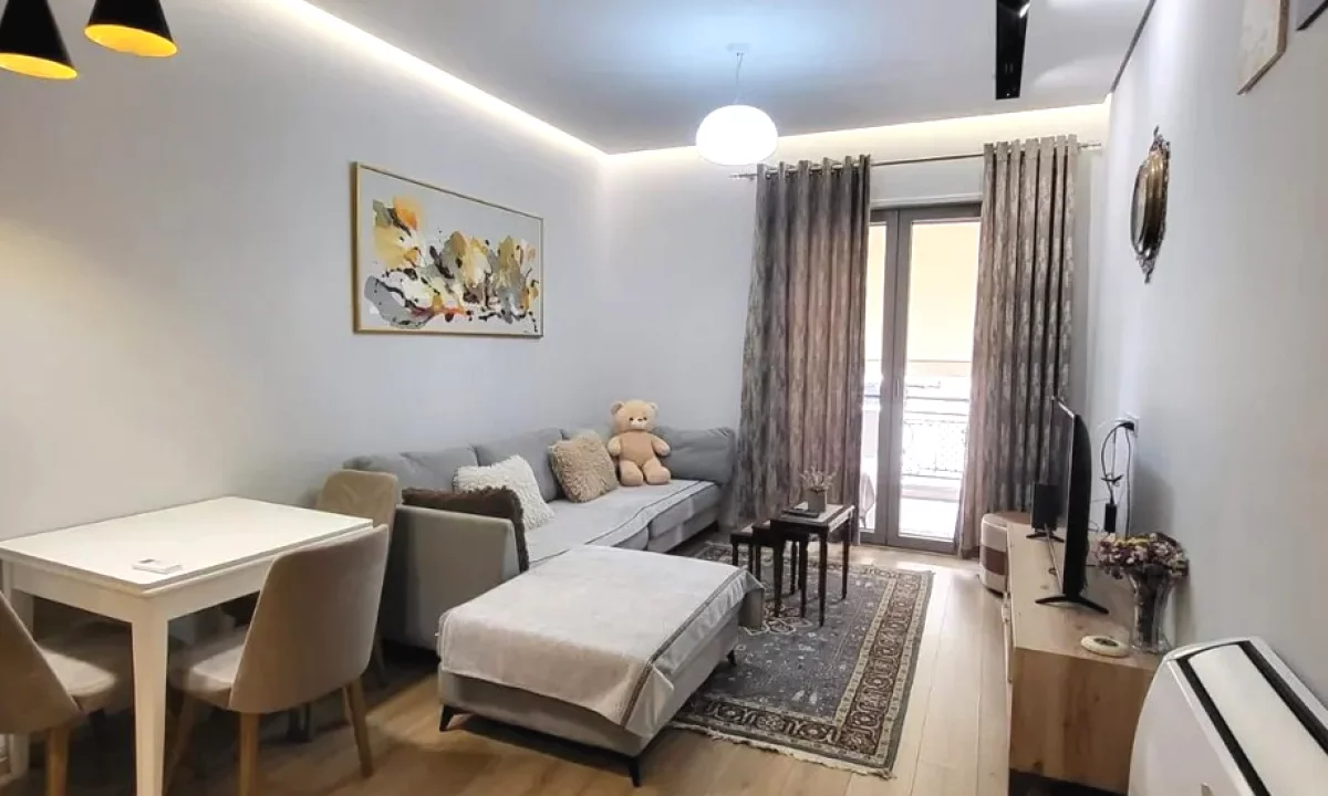 Shtepi ne shitje Apartament ne Tirane, 1+1, Mobilimi E mobiluar, Pagesa 240,000  Euro.