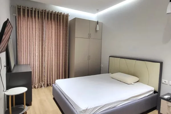 Shtepi ne shitje Apartament ne Tirane, 1+1, Mobilimi E mobiluar, Pagesa 240,000  Euro.