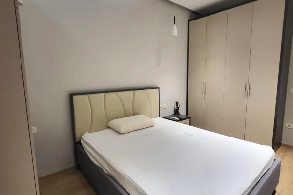 Shtepi ne shitje Apartament ne Tirane, 1+1, Mobilimi E mobiluar, Pagesa 240,000  Euro.