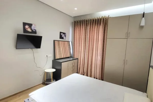 Shtepi ne shitje Apartament ne Tirane, 1+1, Mobilimi E mobiluar, Pagesa 240,000  Euro.