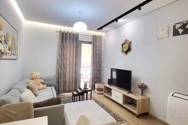 Shtepi ne shitje Apartament ne Tirane, 1+1, Mobilimi E mobiluar, Pagesa 240,000  Euro.