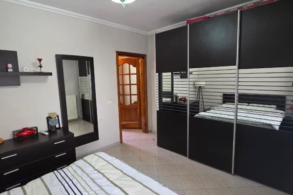 Shtepi me qera Apartament ne Tirane, 2+1, Mobilimi E mobiluar, Pagesa 850  Euro.