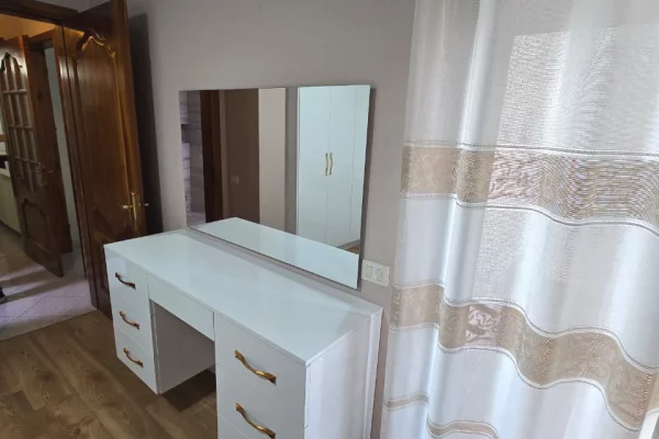 Shtepi me qera Apartament ne Tirane, 2+1, Mobilimi E mobiluar, Pagesa 850  Euro.