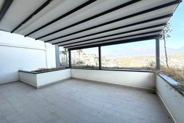 Penthouse (panoramic top floor) for sale in Tirana 3+1, Emty