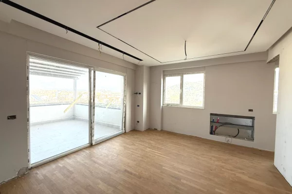 Penthouse (panoramic top floor) for sale in Tirana 3+1, Emty