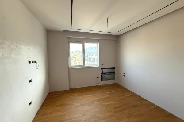 Penthouse (panoramic top floor) for sale in Tirana 3+1, Emty