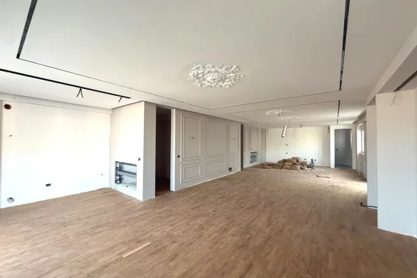 Penthouse (panoramic top floor) for sale in Tirana 3+1, Emty