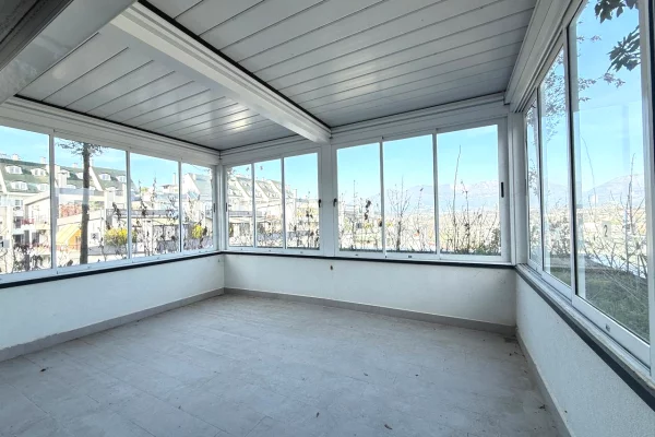 Penthouse (panoramic top floor) for sale in Tirana 3+1, Emty